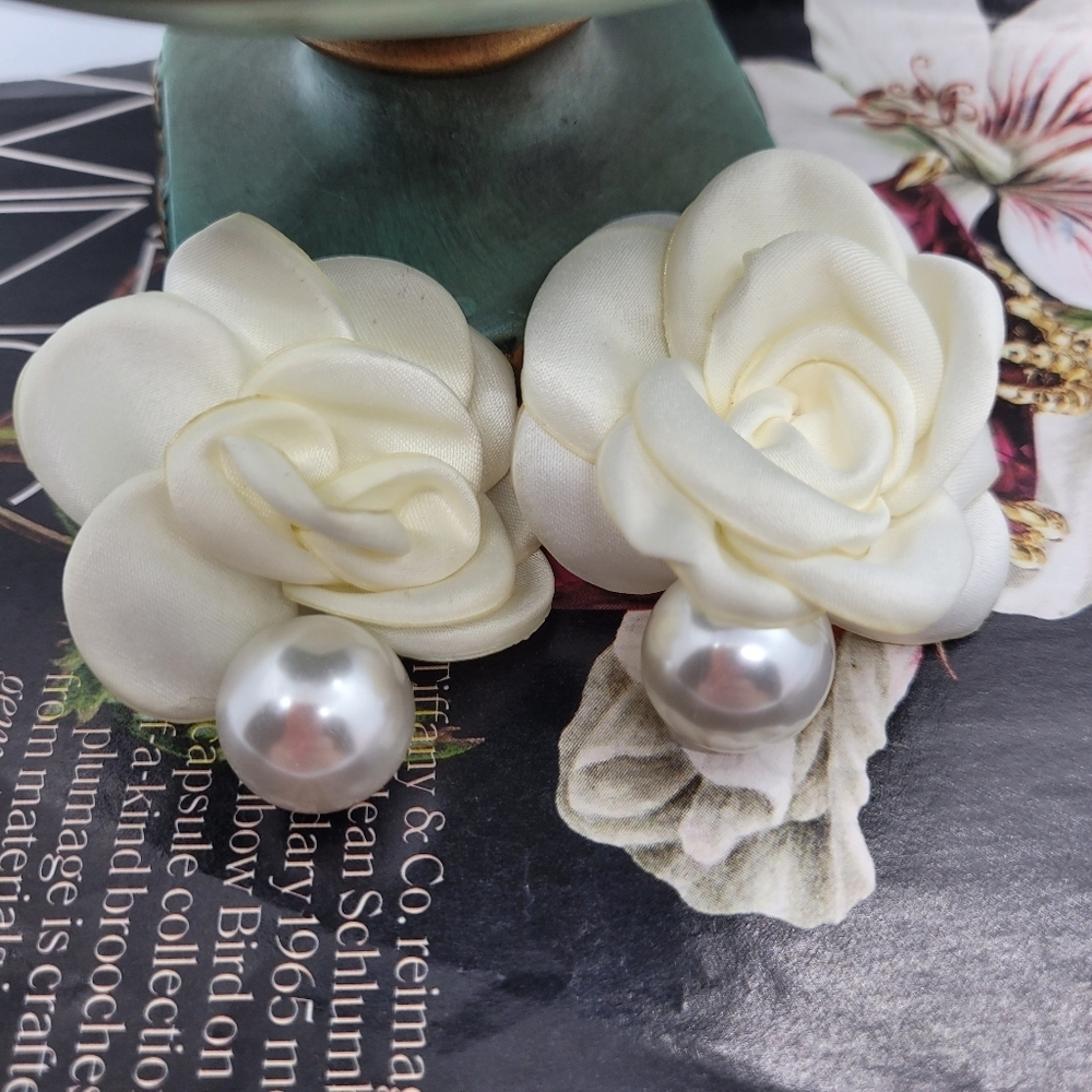 NWT Handmade Elegant Dangling Pearl Soft Ivory Rose Petal Drop Earrings - Picture 3 of 10
